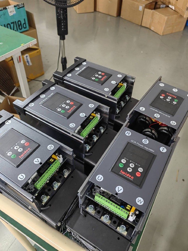 怎样凭证负载功率确定电力调解器所需的额定电流？？？？？？