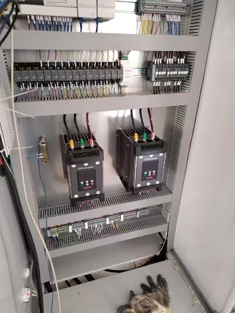 电力调解器的输出电压和电流的调理规模是几多？？能准确到什么水平？？