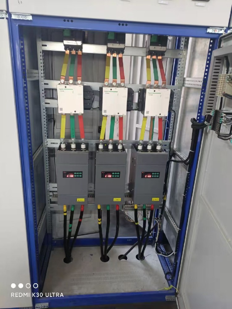 从投资回报率的角度看，，，使用电力调解器能为工厂带来哪些经济效益（如节能、提高产品质量等）？？