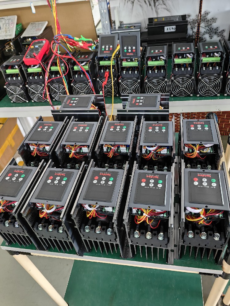 关于小功率且对精度要求极高的实验装备，，，应怎样精准选型电力调解器？？