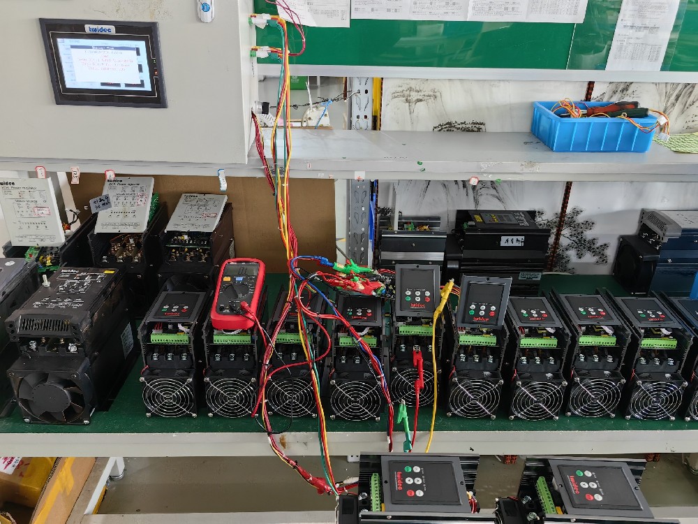 在修建能源治理领域，，，，电力调解器怎样配合智能照明系统实现最大化节能？？？？