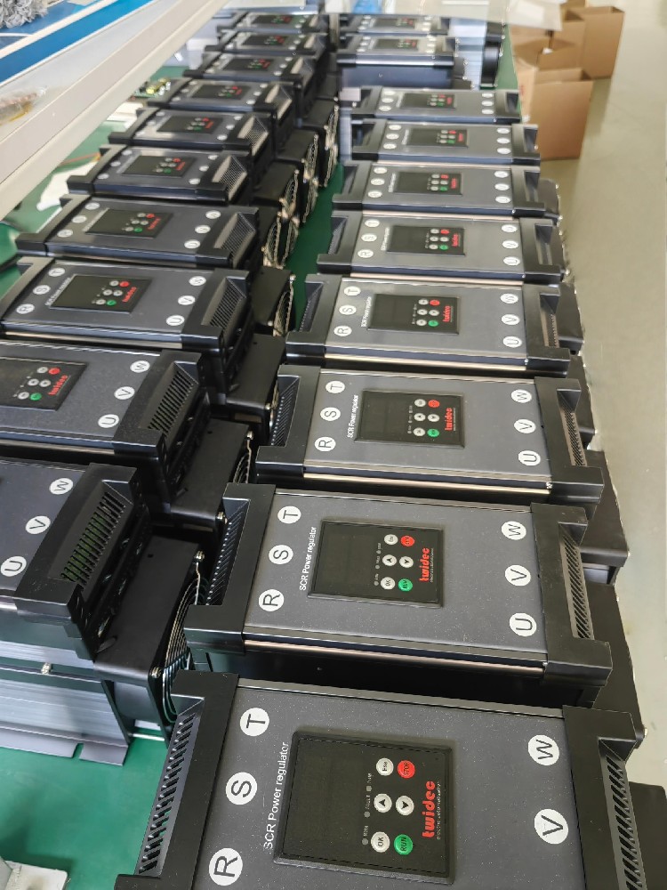 有没有步伐降低电力调解器运行时的噪音？？？？