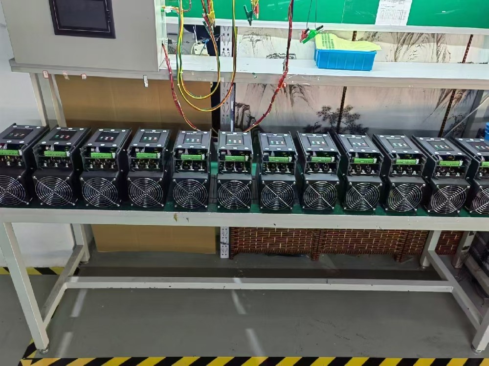 毗连电力调解器的线缆老化，，，在不替换线缆的情形下，，，能否接纳暂时步伐继续清静使用电力调解器？？