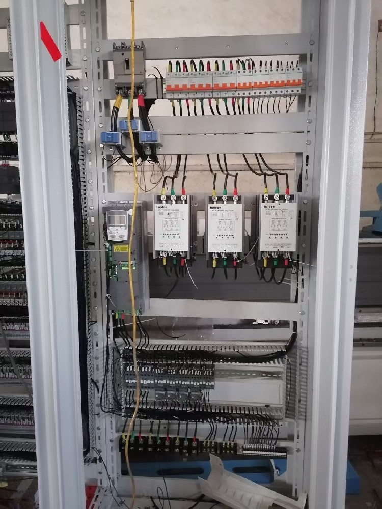 夏日高温高湿情形下，，，电力调解器运行不稳固，，，经常泛起死机征象，，，该怎样应对？？