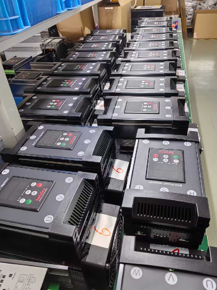 实验将电力调解器与新的负载装备毗连，，却无法正常事情，，该从哪些方面排查兼容性问题？？？？？？